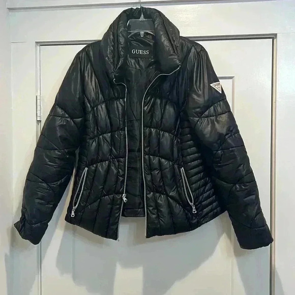 Guess black puffer coat size large. In excellent condition! - Picture 6 of 13